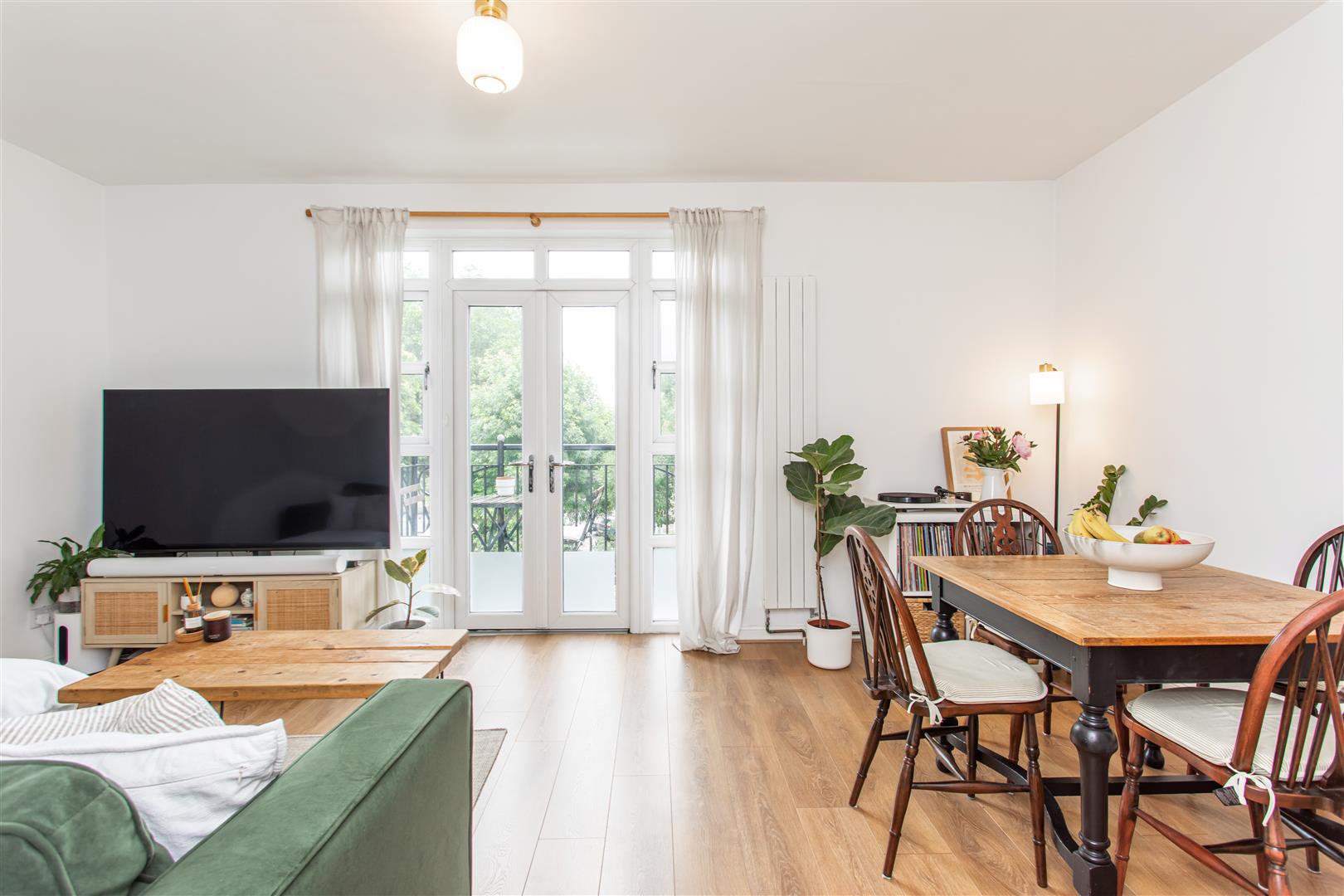 2 bed property in Empire Wharf, Victoria Park